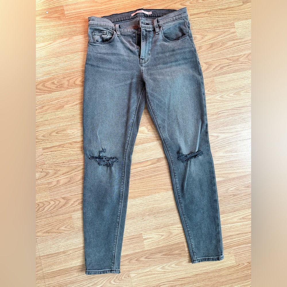 Hudson jeans. Women’s size 28. Brand new. Never worn.